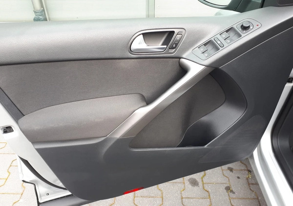 Volkswagen Tiguan cena 39500 przebieg: 136151, rok produkcji 2009 z Garwolin małe 497